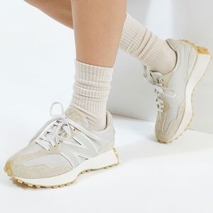 NEW New Balance 327 Sneakers W8.5